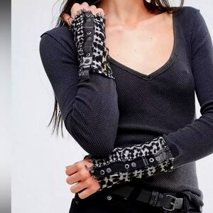 Free People Art School Button Cuff Thermal Long Sleeve Plunge V-Neck XS